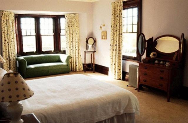 Petersons Armidale Winery And Guesthouse Экстерьер фото
