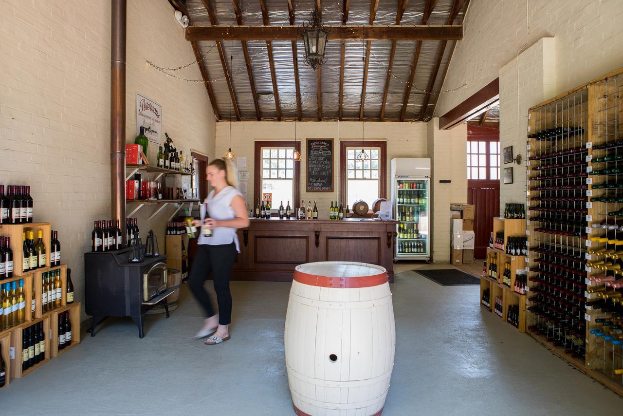 Petersons Armidale Winery And Guesthouse Экстерьер фото