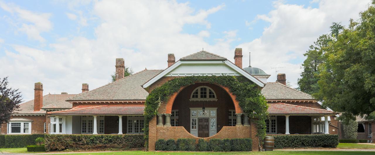 Petersons Armidale Winery And Guesthouse Экстерьер фото